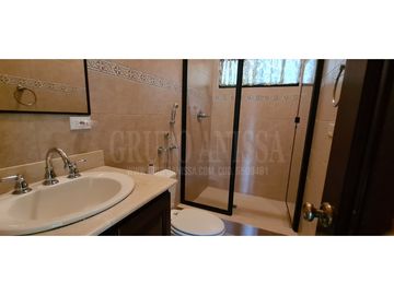 Oportunidad! Se vende Acogedora Casa en Altos del Maria