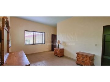 Oportunidad! Se vende Acogedora Casa en Altos del Maria