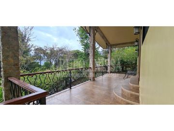 Oportunidad! Se vende Acogedora Casa en Altos del Maria
