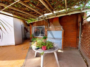 CASA 4 AMBIENTES MORON SUR