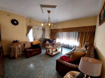 CASA 4 AMBIENTES MORON SUR