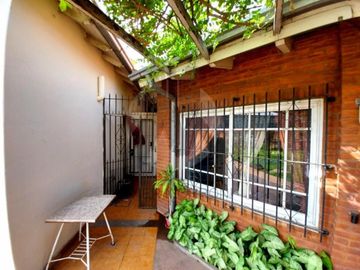 CASA 4 AMBIENTES MORON SUR