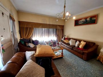 CASA 4 AMBIENTES MORON SUR
