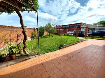 CASA 4 AMBIENTES MORON SUR