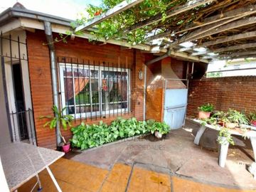 CASA 4 AMBIENTES MORON SUR