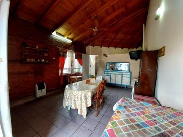 CASA 4 AMBIENTES MORON SUR