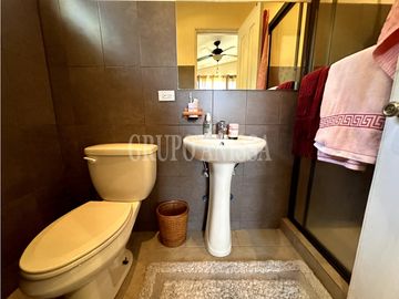 Se Vende Moderna e Impresionante Casa en Altos del Maria