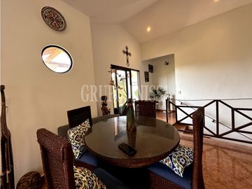 Se Vende Moderna e Impresionante Casa en Altos del Maria
