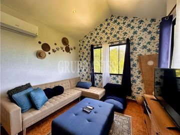 Se Vende Moderna e Impresionante Casa en Altos del Maria