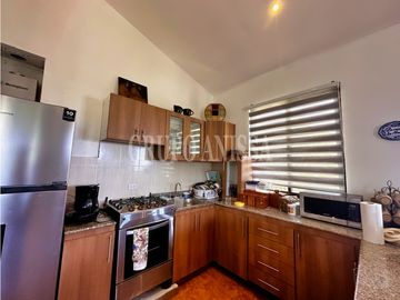 Se Vende Moderna e Impresionante Casa en Altos del Maria