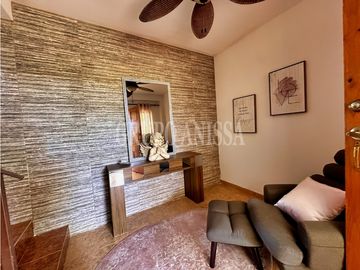 Se Vende Moderna e Impresionante Casa en Altos del Maria