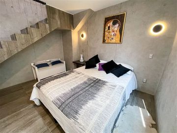 Departamento en Venta en Luminoso DUPLEX de UN DORMITORIO en pleno corazón de Providencia