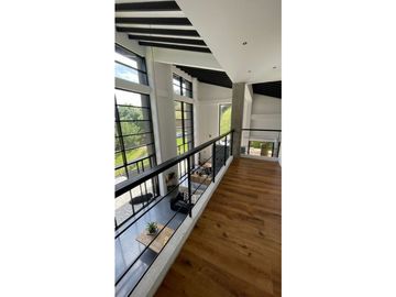 HERMOSA Y MODERNA CASA A LA VENTA EN EL ESCOBERO