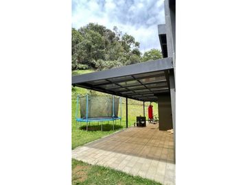 HERMOSA Y MODERNA CASA A LA VENTA EN EL ESCOBERO