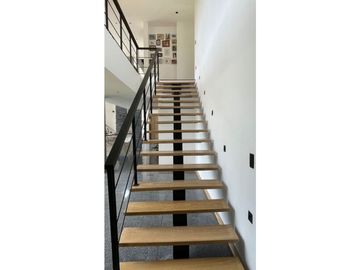 HERMOSA Y MODERNA CASA A LA VENTA EN EL ESCOBERO