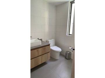 HERMOSA Y MODERNA CASA A LA VENTA EN EL ESCOBERO