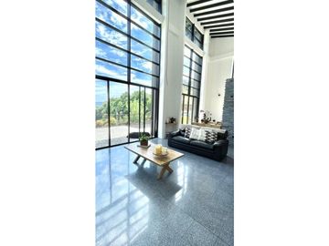 HERMOSA Y MODERNA CASA A LA VENTA EN EL ESCOBERO
