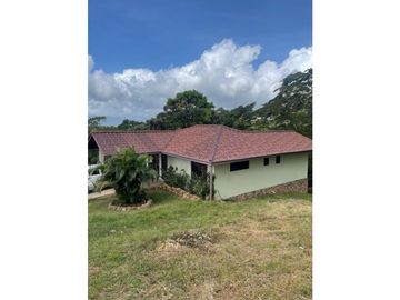 Chica Proyecto / Terreno y Casas