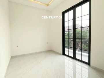 Rumah Mewah Ada Swimming Pool Di Sektor 9 Bintaro Am 17381