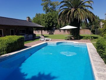 Hermosa Casa Quinta - Zona Céntrica Garin - 2 Cuadras Panamericana - Sobre Asfalto - Lote 1500 mts. - Pileta -