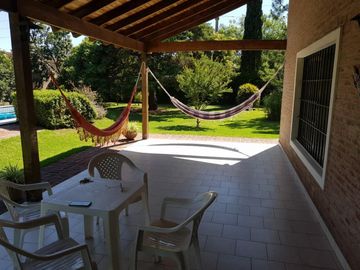 Hermosa Casa Quinta - Zona Céntrica Garin - 2 Cuadras Panamericana - Sobre Asfalto - Lote 1500 mts. - Pileta -