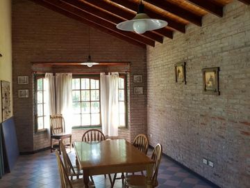 Hermosa Casa Quinta - Zona Céntrica Garin - 2 Cuadras Panamericana - Sobre Asfalto - Lote 1500 mts. - Pileta -