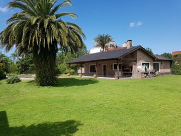 Hermosa Casa Quinta - Zona Céntrica Garin - 2 Cuadras Panamericana - Sobre Asfalto - Lote 1500 mts. - Pileta -