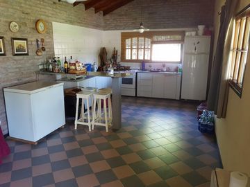 Hermosa Casa Quinta - Zona Céntrica Garin - 2 Cuadras Panamericana - Sobre Asfalto - Lote 1500 mts. - Pileta -
