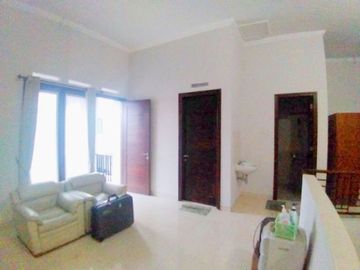 Rumah Bagus Luas 182 di Villa Puncak Tidar kota Malang