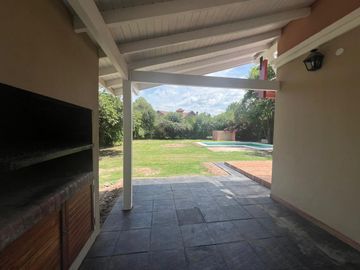 Casa en venta en barrio La Casualidad Pilar
