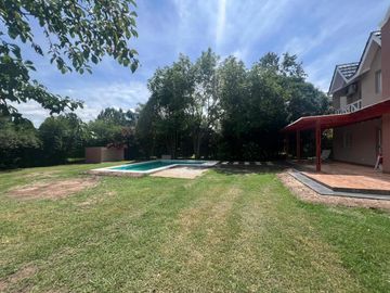 Casa en venta en barrio La Casualidad Pilar