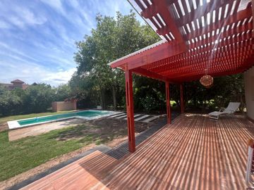 Casa en venta en barrio La Casualidad Pilar