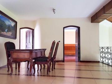 En fraccionamiento exclusivo de 14 casas lago cancha de tenis