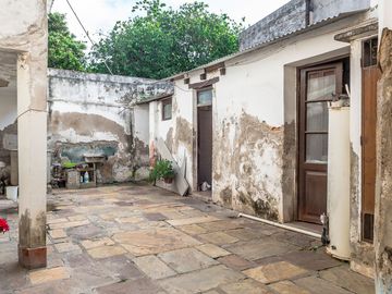 CASA A RECICLAR VENTA MICROCENTRO 293M2