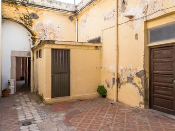 CASA A RECICLAR VENTA MICROCENTRO 293M2