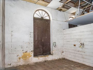 CASA A RECICLAR VENTA MICROCENTRO 293M2