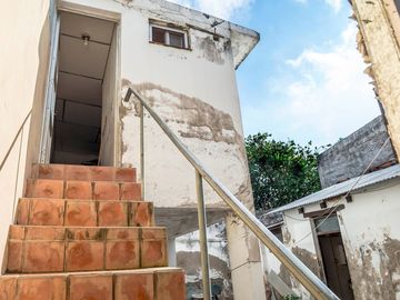 CASA A RECICLAR VENTA MICROCENTRO 293M2