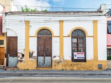 CASA A RECICLAR VENTA MICROCENTRO 293M2