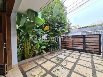 Hunian Ex Kantor 3 Lantai Dekat Ke Kemang Dan Perkantoran Mampang