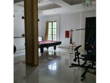 Rumah mewah dengan kolam renang di kemayoran dekat ITC cempaka mas