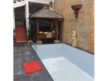 Rumah mewah dengan kolam renang di kemayoran dekat ITC cempaka mas