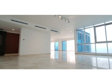 REMATE PENTHOUSE EN PUNTA PACIFICA - 2 PISOS COMPLETOS FRENTE AL MAR