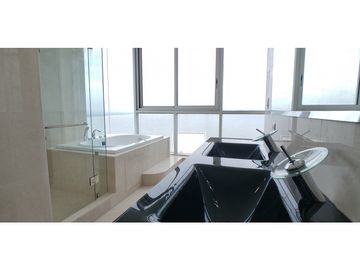 REMATE PENTHOUSE EN PUNTA PACIFICA - 2 PISOS COMPLETOS FRENTE AL MAR