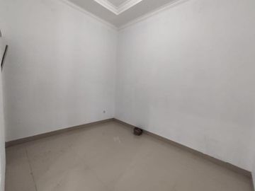 Rumah strategis Dekat jalan, Free biaya,bonus AC,pagar,cek ah