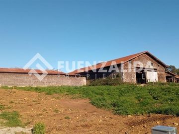 BAJO DE PRECIO Parcela con 3 Galpones en Venta Puerto Varas