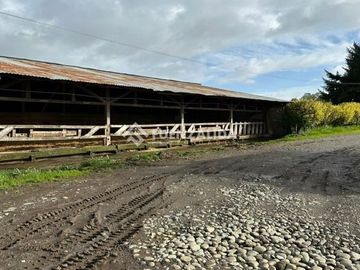 BAJO DE PRECIO Parcela con 3 Galpones en Venta Puerto Varas