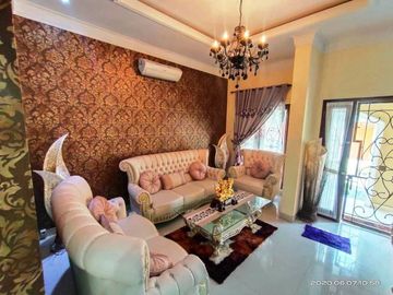 RUMAH MEWAH DENGAN KOLAM RENANG PRIBADI DI KAWASAN PREMIUM