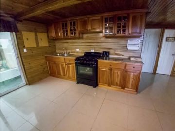 SE VENDE CASA EN ALTOS DE CERRO AZUL