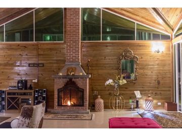 SE VENDE CASA EN ALTOS DE CERRO AZUL