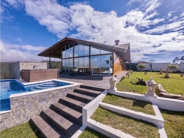 SE VENDE CASA EN ALTOS DE CERRO AZUL